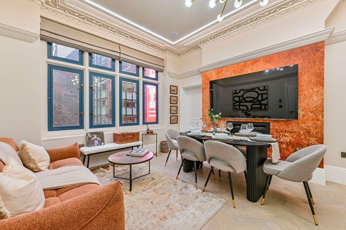 3 Bedroom Flat For Sale In Charing Cross Road, West End, London, WC2H