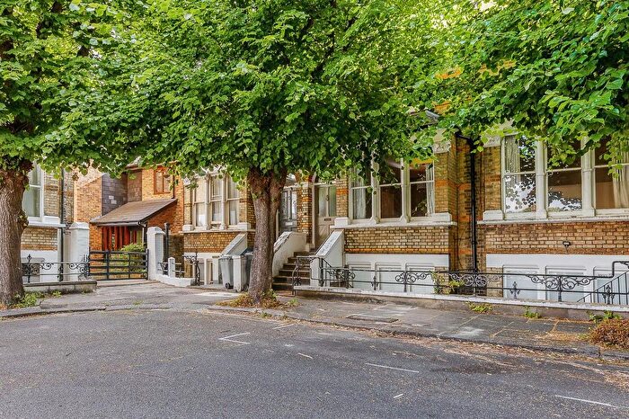 2 Bedroom Flat To Rent In Linden Gardens, London, W4