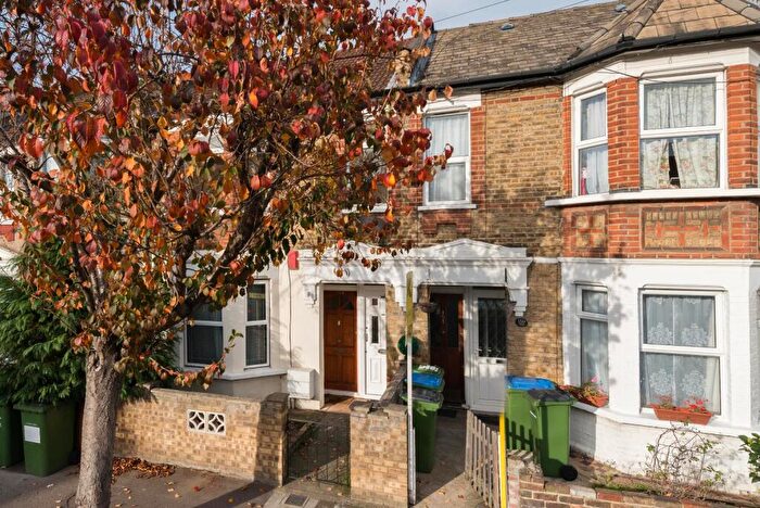 2 Bedroom Flat To Rent In Benares Road, London, Greater London, SE18