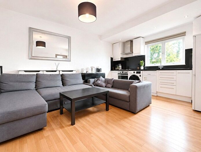 2 Bedroom Flat To Rent In Greatorex Street, London, E1