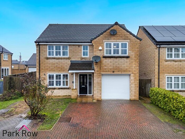 4 Bedroom Detached House For Sale In Manor Chase, Micklefield, Leeds, LS25