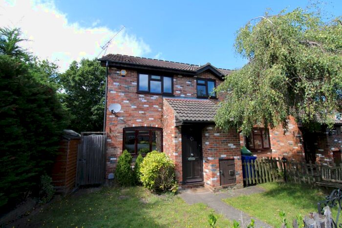 2 Bedroom Semi-Detached House To Rent In Broadhurst, Farnborough, Hants, GU14