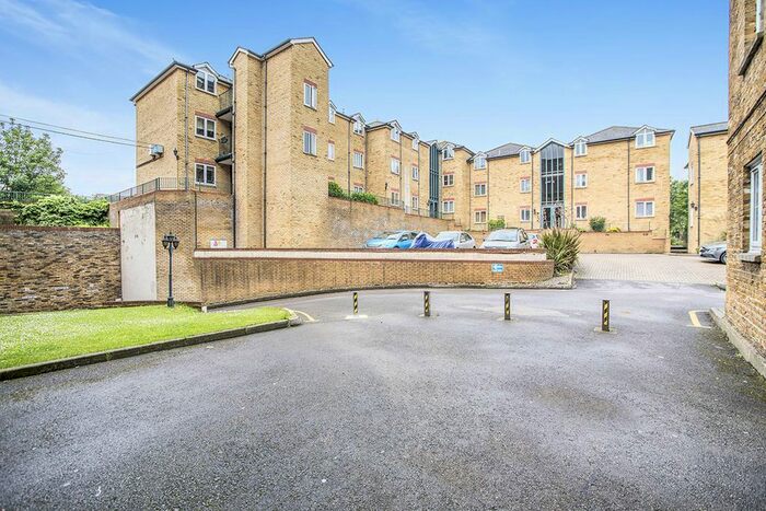 1 Bedroom Flat To Rent In Clifton Road, Gravesend, Kent, DA11