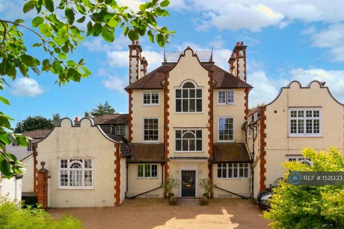 3 Bedroom Flat To Rent In Gatton Park, Reigate, RH2