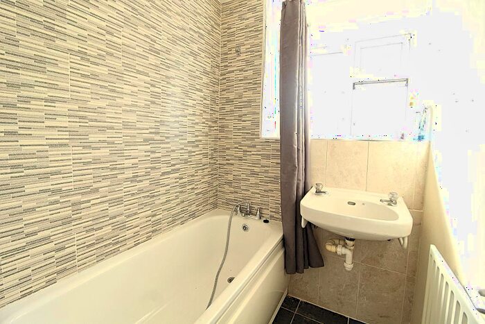 1 Bedroom Flat To Rent In Courtenay Road, London, E17