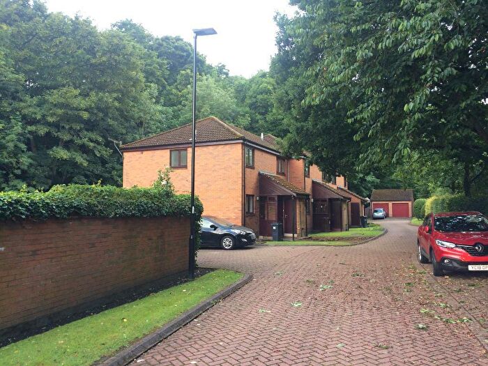 2 Bedroom Flat To Rent In Grove Road, Sheffield, South Yorkshire, S17