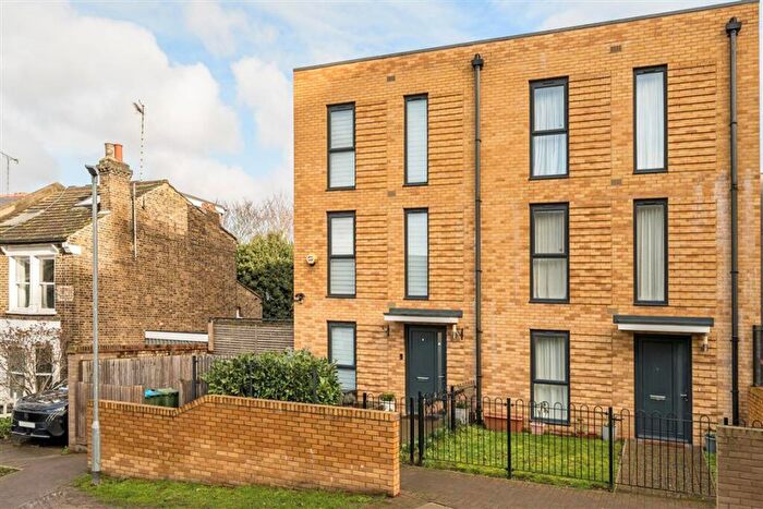 4 Bedroom Semi Detached House For Sale In Bowen Drive, Charlton, SE7