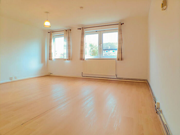 3 Bedroom Duplex To Rent In Cromwell Court, Cromwell Road, Rushden, NN10