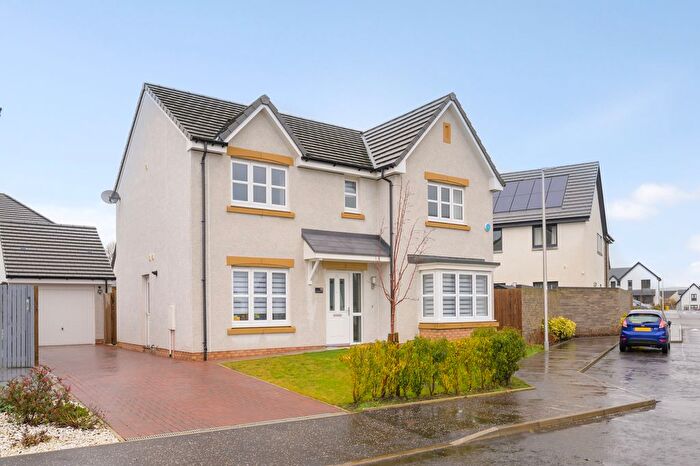 4 Bedroom Detached House For Sale In Goldcrest Place, Dunfermline, KY11