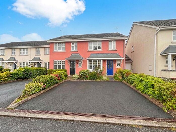 3 Bedroom End Of Terrace House For Sale In Saw Mill Lane, Thornbury, BS35
