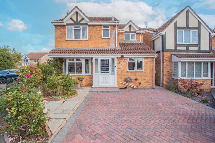 3 Bedroom Detached House For Sale In Knight Close, Pewsham, Chippenham, SN15