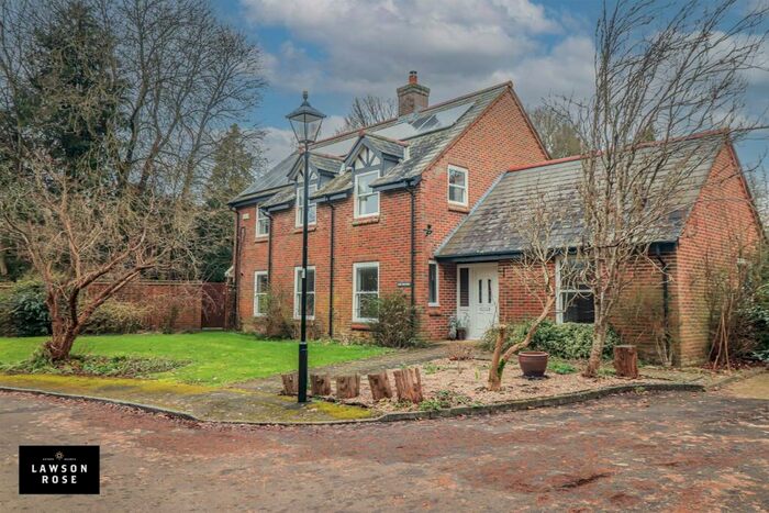 4 Bedroom Detached House To Rent In Doctors Lane, West Meon, Petersfield, GU32