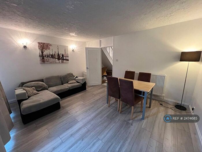 3 Bedroom Maisonette To Rent In Pelter Street, London, E2