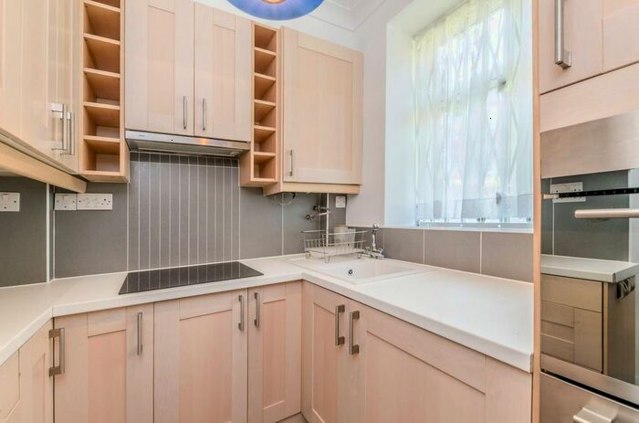 1 Bedroom Flat To Rent In Gloucester Avenue, Camden, London, NW1