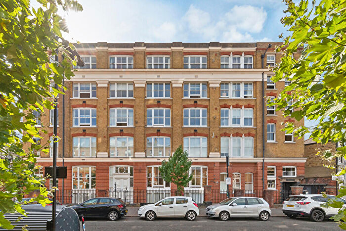 1 Bedroom Apartment For Sale In Colonnades, Hackney, E8