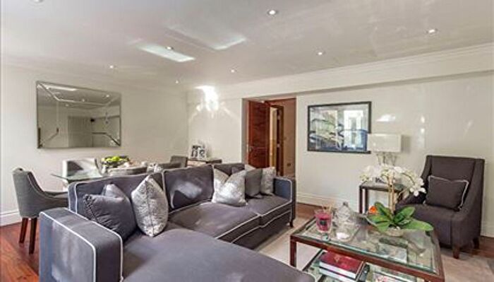 2 Bedroom Flat To Rent In Kensington Gardens Square, London, W2
