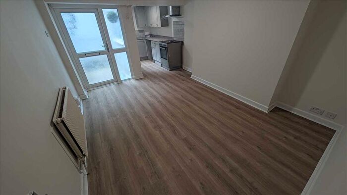 2 Bedroom Flat To Rent In Princes Road, Torquay, TQ1