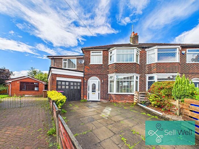 4 Bedroom Semi-detached House For Sale In North Grove, Worsley, Manchester, M28
