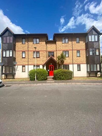 2 Bedroom Flat To Rent In Redwood Grove, Bedford, MK42