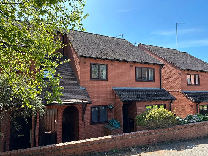 2 Bedroom Flat To Rent In Saltisford, Warwick, CV34