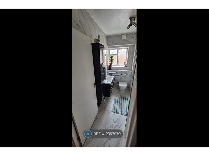 3 Bedroom Flat To Rent In Moffat Court, London, SW19