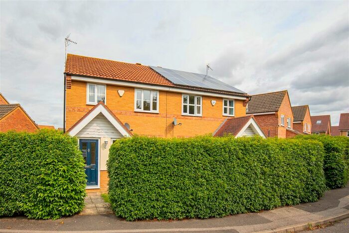 3 Bedroom Semi-Detached House To Rent In Stanbrook Place, Monkston, Milton Keynes, MK10