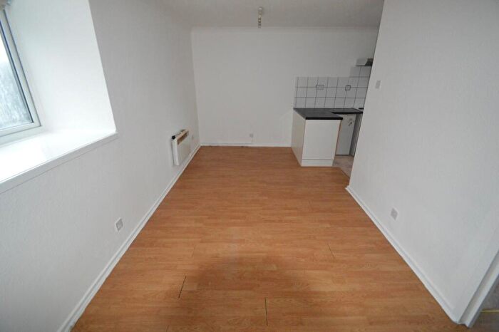 Studio To Rent In Springwood Cresent, HA8