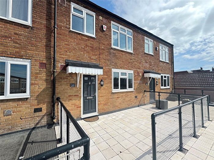 2 Bedroom Maisonette For Sale In West Street, Fareham, Hampshire, PO16