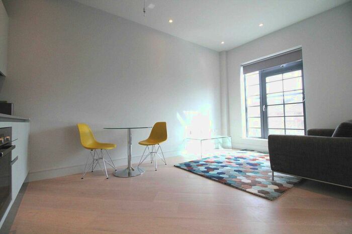 1 Bedroom Flat To Rent In The Market Building, Market Place, Brentford, TW8