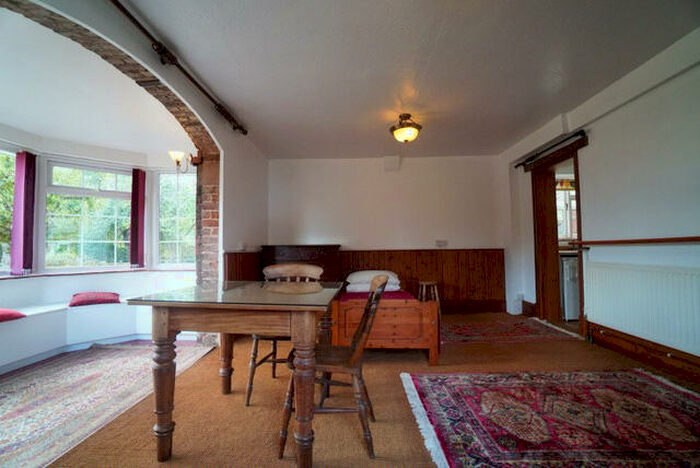 Studio To Rent In Church Road, CH4