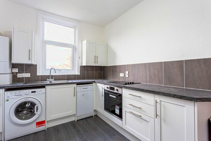 Studio To Rent In Arden Road, London, W13