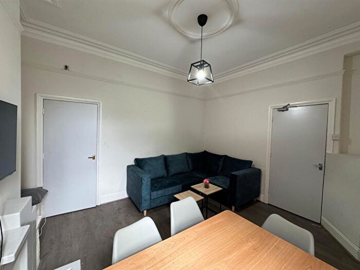 6 Bedroom House To Rent In Crookesmoor Road, Crookesmoor, S6