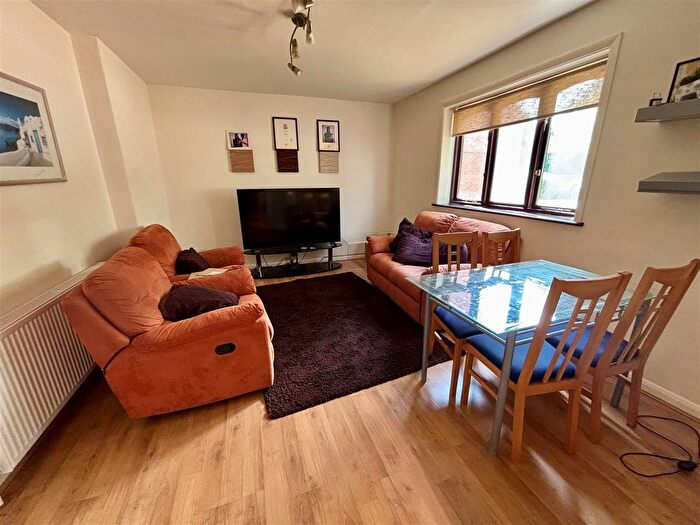 2 Bedroom Flat To Rent In Dale Grove, London, N12