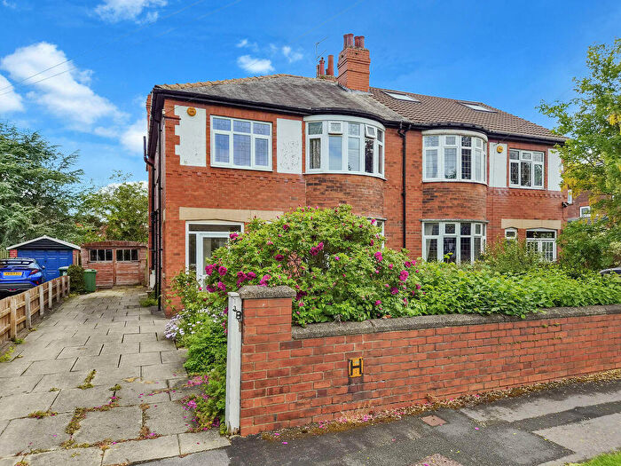 4 Bedroom Semi Detached House For Sale In Becketts Park Drive, Leeds, LS6