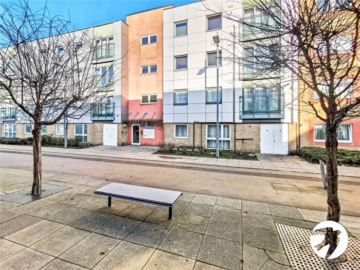 2 Bedroom Flat To Rent In Cray View Close, Orpington, BR5