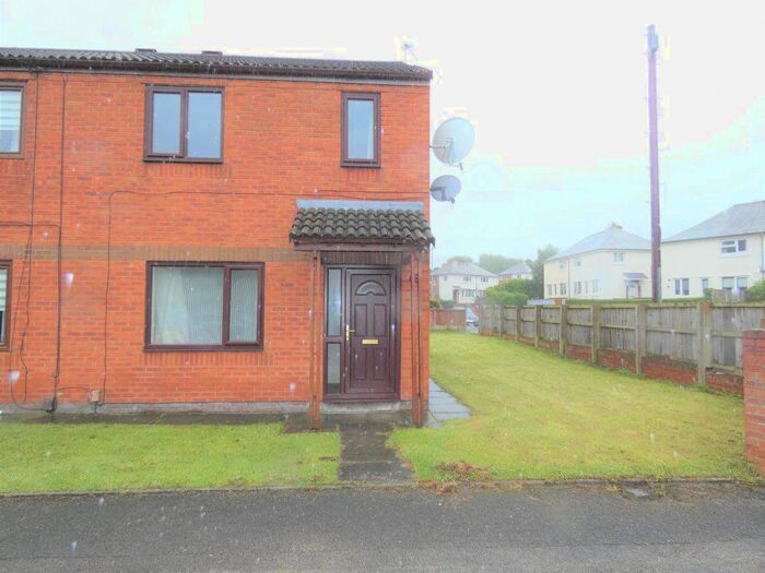 3 Bedroom Semi-Detached House To Rent In Trafalgar Close, Ashton-On-Ribble, Preston, PR2