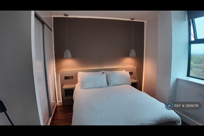 3 Bedroom Flat To Rent In West Point, Manchester, M16