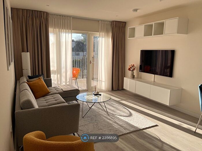 2 Bedroom Flat To Rent In Anemone Apartments, London, NW7