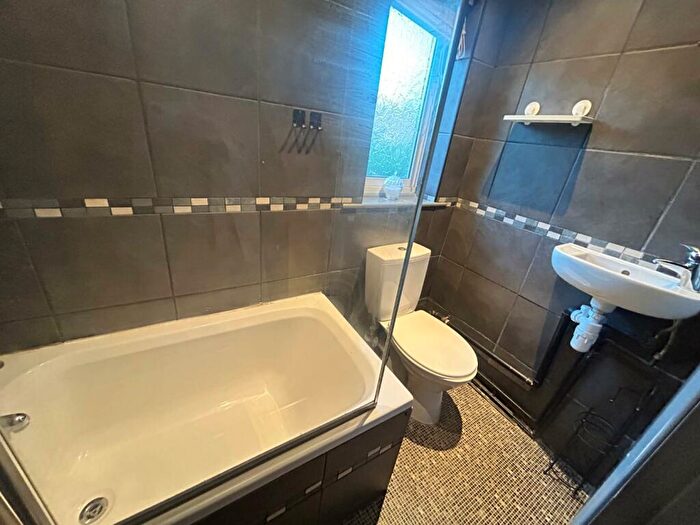 2 Bedroom End Of Terrace House To Rent In Danefield Road, Abington, Northampton, NN3