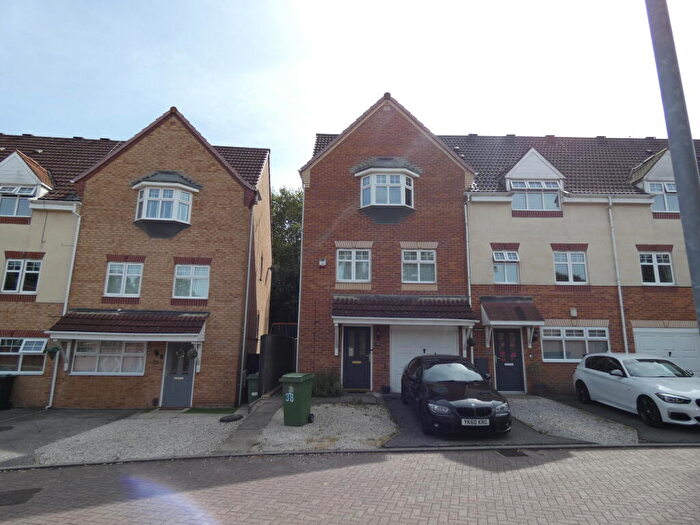 3 Bedroom Semi-Detached House To Rent In Cobblestone Drive, Berry Hill, NG18