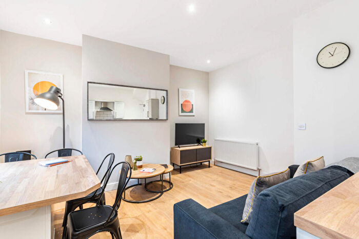 4 Bedroom House To Rent In Autumn Terrace, Leeds, LS6