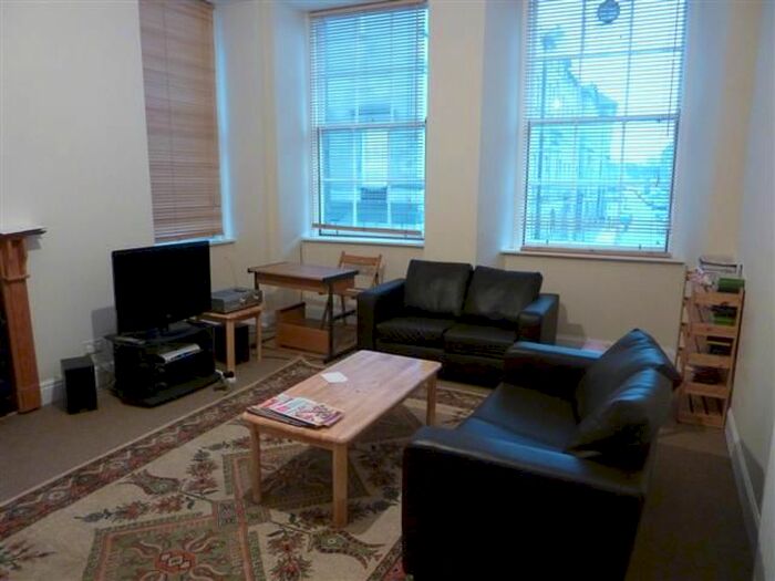 2 Bedroom Flat To Rent In South Bridge, Edinburgh, EH1