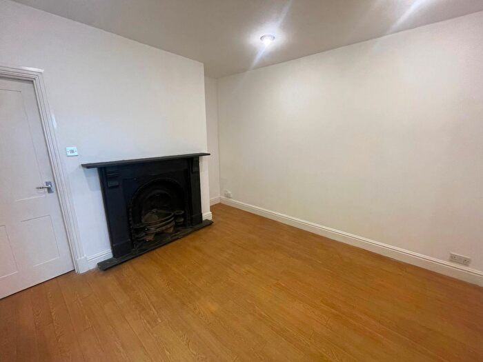 3 Bedroom Flat To Rent In The Promenade, Swansea, SA1