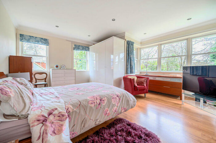 5 Bedroom Detached House For Sale In Cleek Drive, Bassett, Southampton, Hampshire, SO16