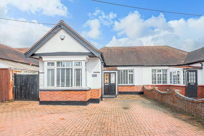3 Bedroom Semi-Detached Bungalow For Sale In Stambridge Road, Rochford, SS4