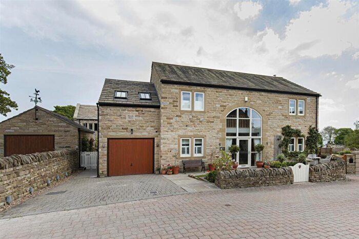 5 Bedroom Detached House For Sale In Deer Croft, Farnley Tyas, HD4