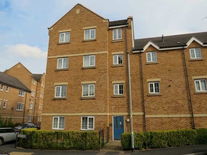 2 Bedroom Apartment To Rent In Russett Way, Dunstable, LU5