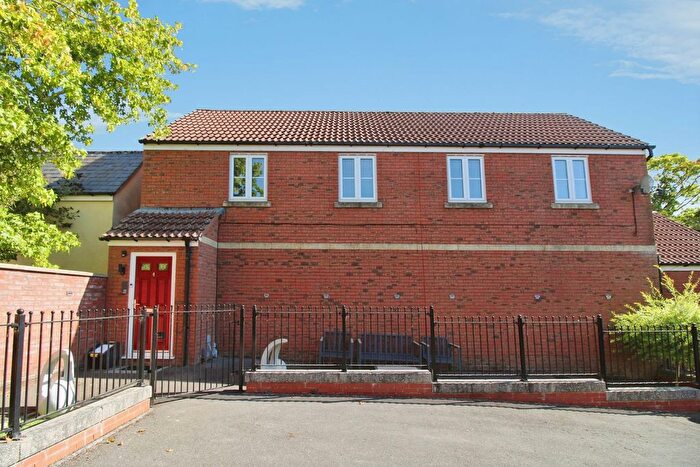 2 Bedroom Detached House For Sale In Elgar Close, Swindon, SN25