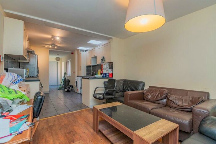 6 Bedroom House To Rent In Tiverton Road, Birmingham, B29