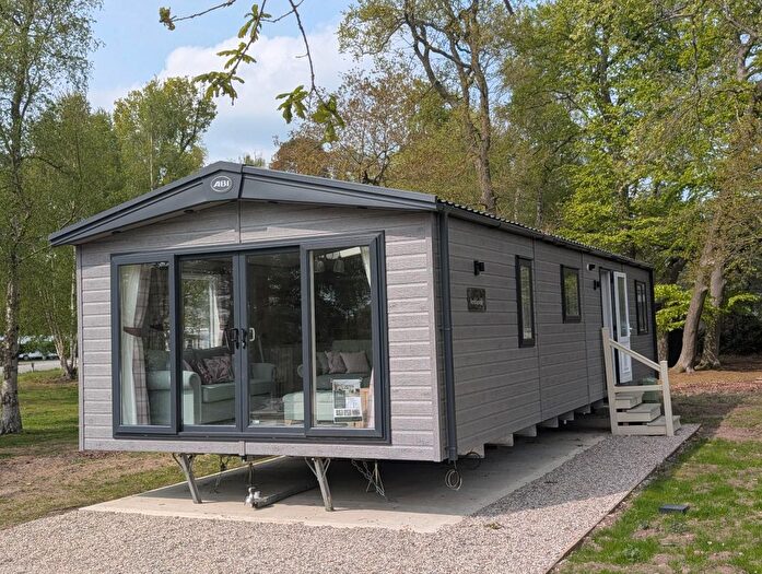 2 Bedroom Mobile/park Home For Sale In Stixwould Road, Woodhall Spa Lincolnshire, LN10